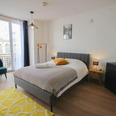 Centre - And Functional W/ View Apartment *